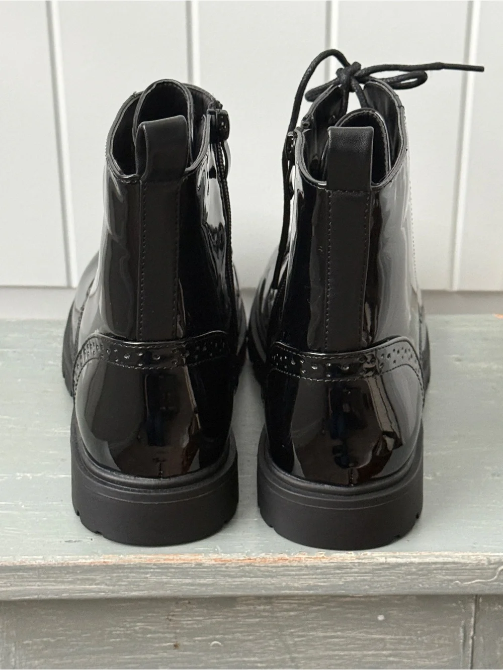 Dream Pairs Patent Combat Ankle Boots Glossy Black Finish Size 4 Youth